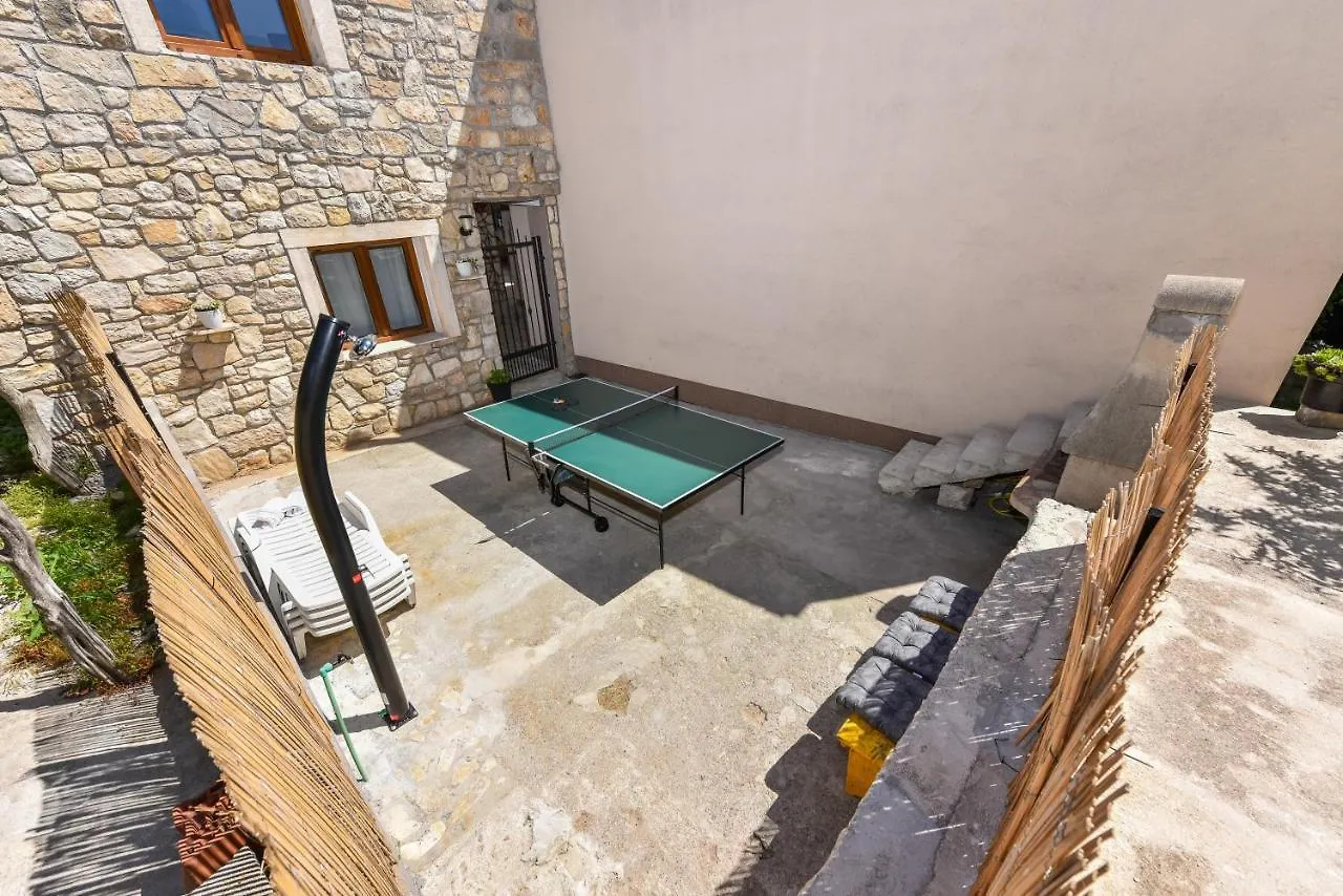 Apartment Loro With Jacuzzi Posedarje Ferienhaus