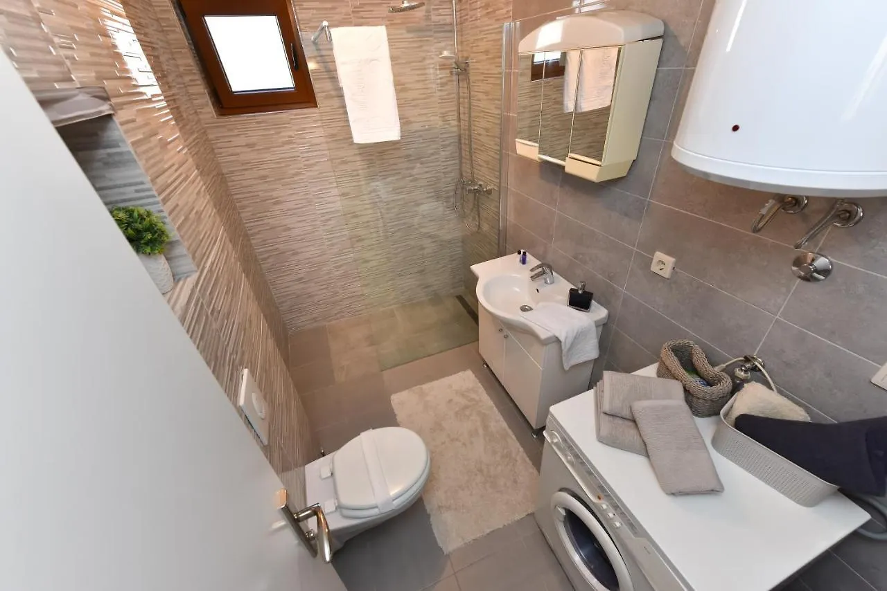 Apartment Loro With Jacuzzi Posedarje Kroatien
