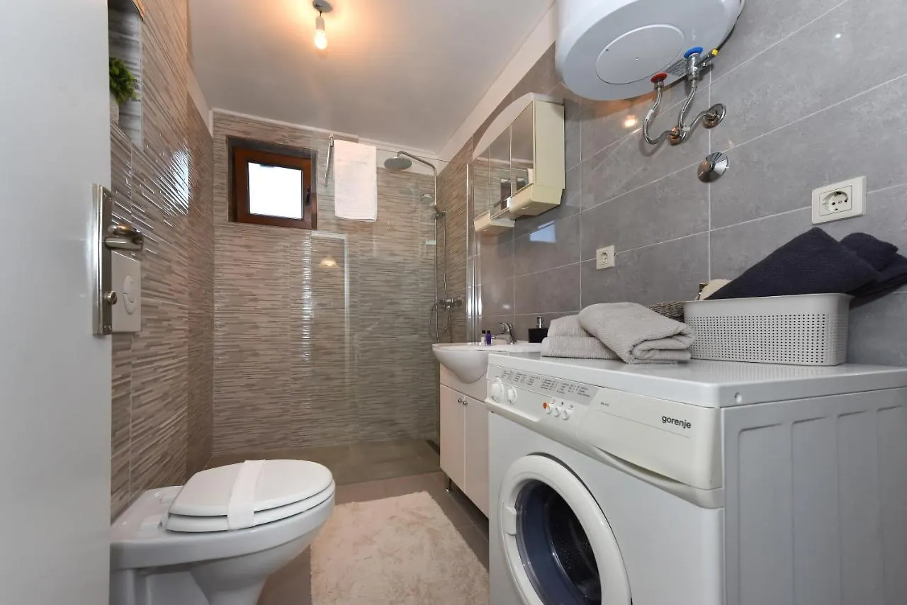 Ferienhaus Apartment Loro With Jacuzzi Posedarje
