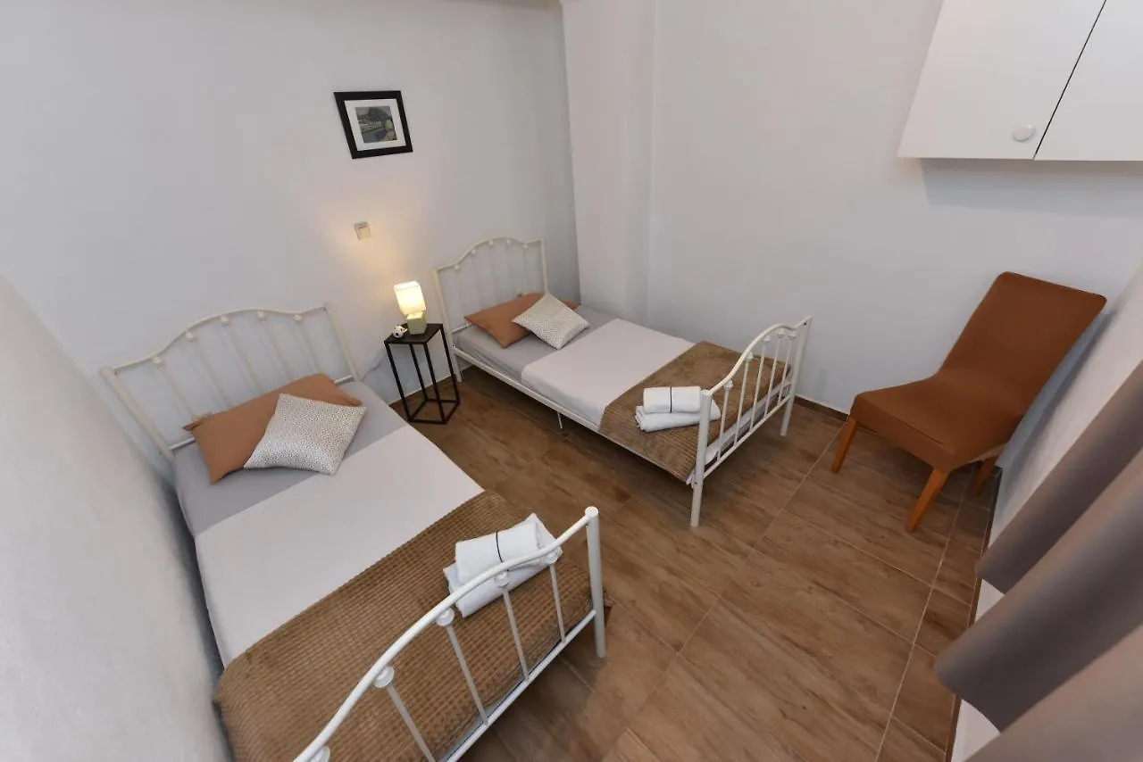 Apartment Loro With Jacuzzi Posedarje Ferienhaus