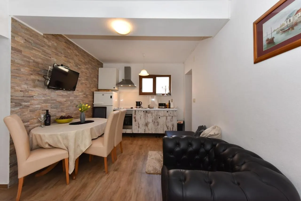 Apartment Loro With Jacuzzi Posedarje 0*,