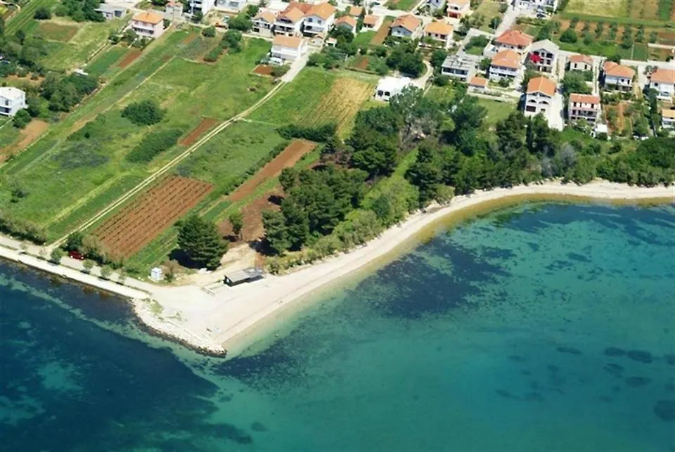 Apartment Loro With Jacuzzi Posedarje Kroatien