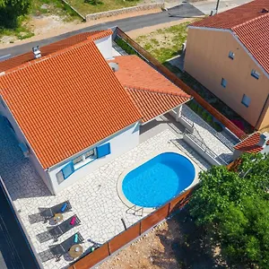  Villa Nika